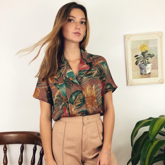 Pleated Rustic Paradise Top - Picture 6 of 8